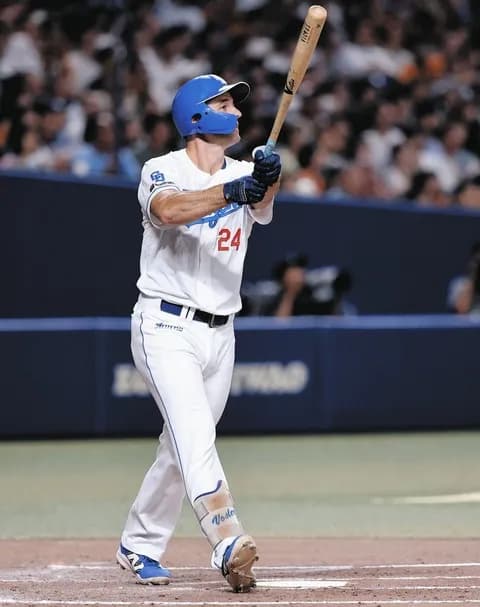 中日ボスラー　ホーム35試合.302 5 18 ops.866　ビジター35試合.187 3 18 ops.562