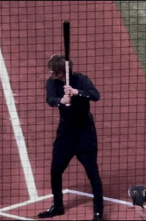 【画像】GACKTさんのバッティングフォームｗｗｗｗｗｗ