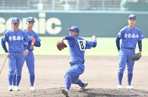 ド派手ユニホームが甲子園に降臨　栃木覇者の青藍泰斗に視線集中