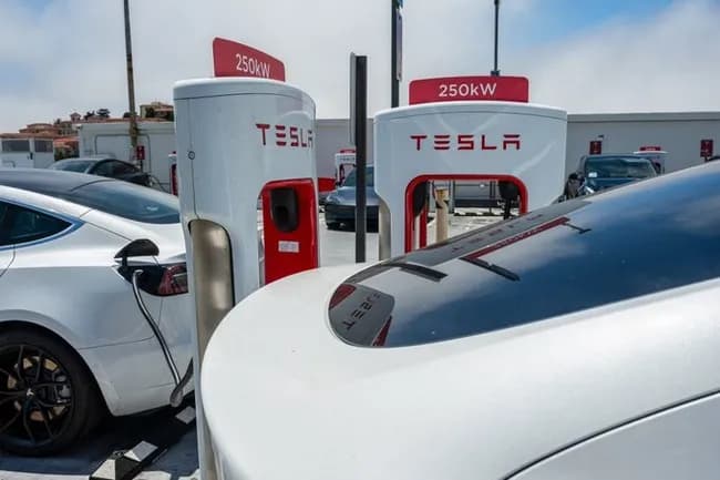 【💰】イーロン・マスク氏、テスラで2年働けばお給料4兆円