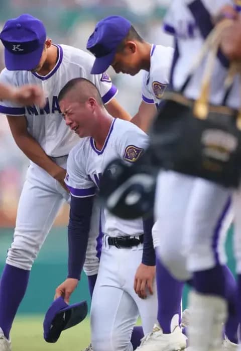【甲子園】金足農・吉田大輝が泣き崩れる…　5回途中から登板も2年連続初戦敗退　“兄超え”ならず  [冬月記者★]