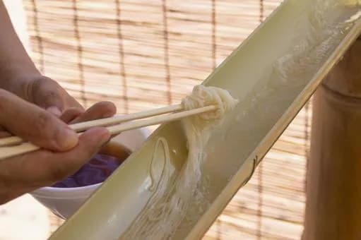 【画像】流しそうめんとかいうキモい食いもんｗｗｗｗｗｗｗｗｗｗｗｗｗｗｗｗｗ