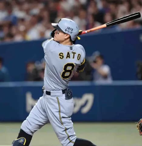 阪神・佐藤輝　金丸撃ちで３０号に王手！新入団会見の宣言から５年　今岡に並んだ球団歴代１５位の２９号