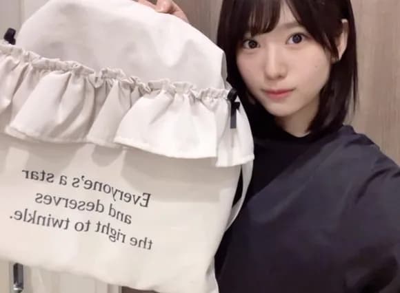 【悲報】乃木坂46の最年少女の子「先輩からカバンをプレゼントしてもらいました！」←1599円でした・・・・・・・・・