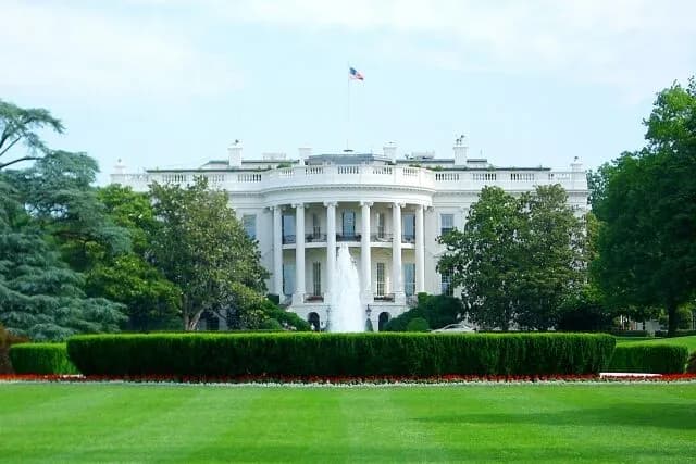 【朗報】アメリカ「すまんw日本の関税の表記間違っとったわwメンゴメンゴww」日本15％、合意通りに