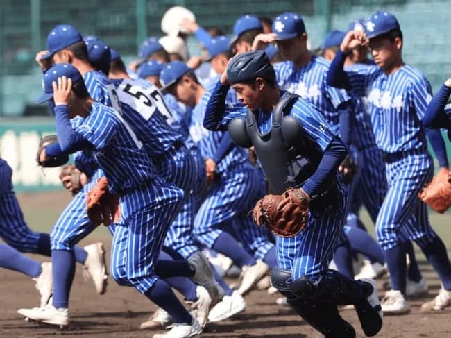 「高校野球には派手すぎる」厳しい声も…“ド派手ユニフォーム”青藍泰斗　監督「生徒数が減少傾向で、学校名アピールしたい」