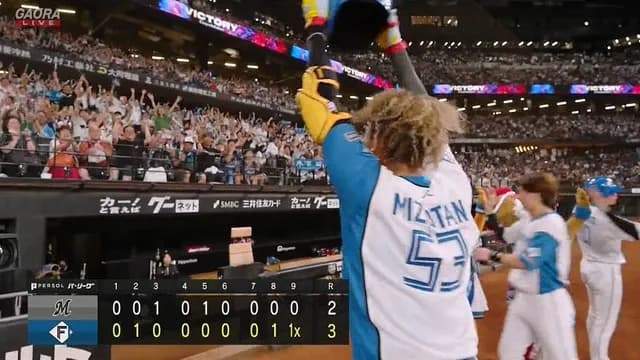 日ハム・水谷、サヨナラ打！ お立ち台でパイナポーグッズを宣伝