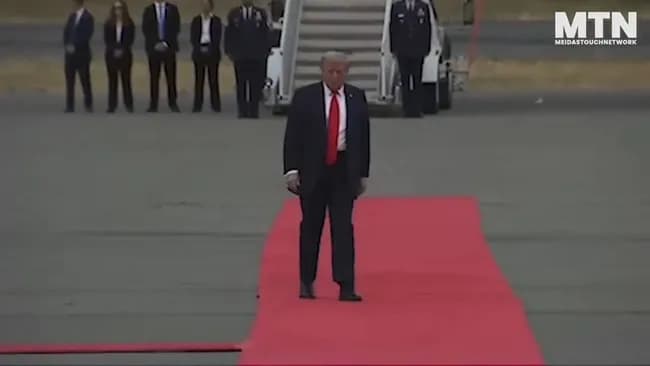 ドナルド・トランプ（80）、もう真っすぐ歩けない