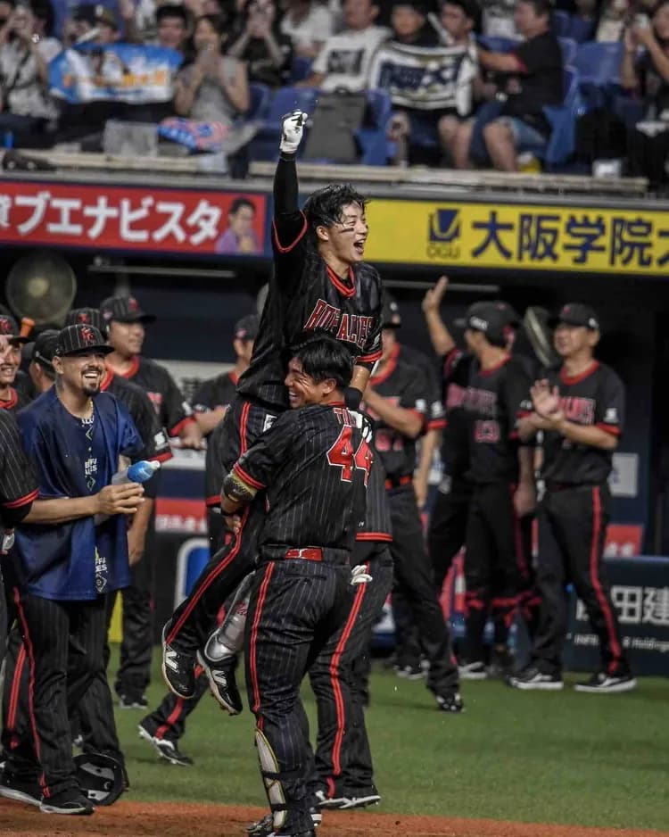 ウチの廣岡大志💕💕💕サヨナラホームランを放ち夏の陣を締め括る💕💕💕💕