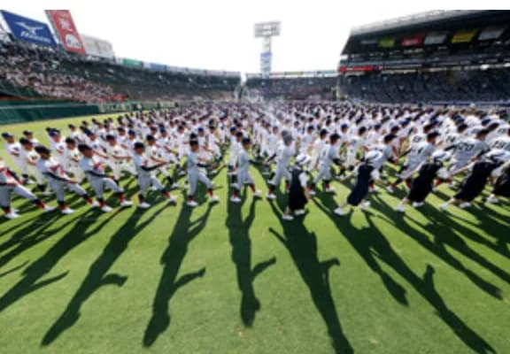 【悲報】広陵「右半身麻痺で車椅子？改めて調査したが原因は鉄製のドアで暴行は事実無根・・・・・」