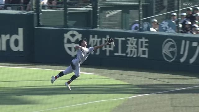 横浜高校、捕ったらサヨナラ負けの打球がギリッギリファールで助かるw