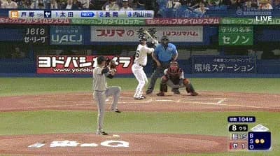 【ヤクルト対巨人17回戦】ヤクルト・太田賢吾が走塁で巨人・リチャードと交錯し負傷交代…