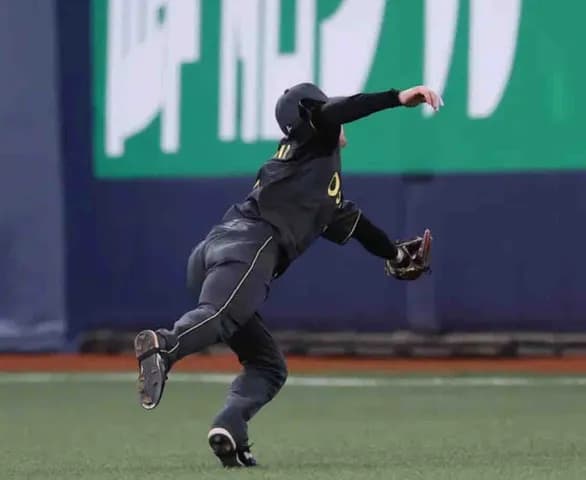 【阪神】これが「エリア51」中野拓夢が超美技 快足飛ばしダイレクト捕球&タッチアップ許さず