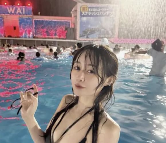 【画像】たぬかなさん、人生初ナイトプールを楽しむｗｗｗｗｗｗｗｗｗｗｗ