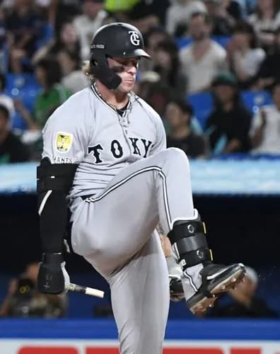 巨人キャベッジ　空振り三振に怒り爆発　バットをへし折り球場騒然　阿部監督も驚く