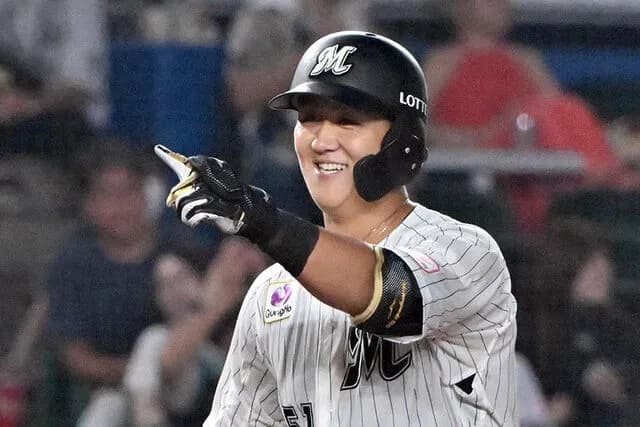 【朗報】ロッテ山口　打率.326　7本塁打　OPS1.159←これｗｗ