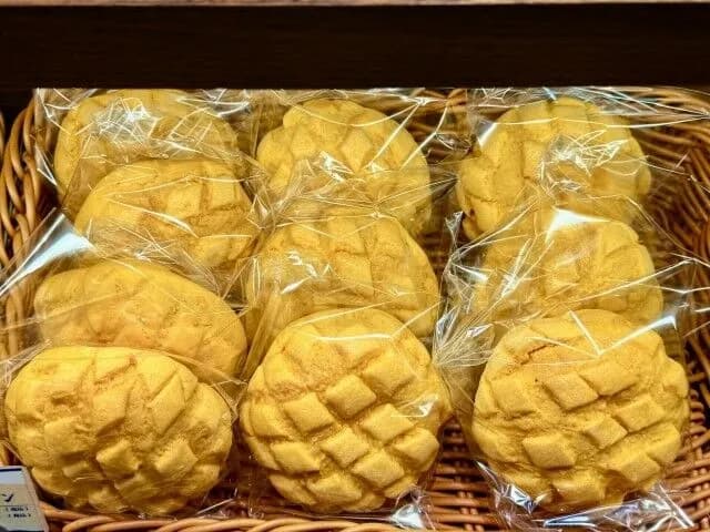 パン屋「５円足りないよ」小3「ないです」パン屋「じゃあ買えないね。廃棄します。」→ゴミ箱にポイ