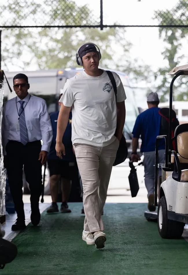 【悲報】大谷翔平さん、腹の出たおっさん体型であることが判明…