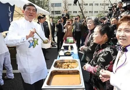 【朗報】韓国大統領「これが石破式カレー！？うまい！うますぎる！」石破「ニッコリ」