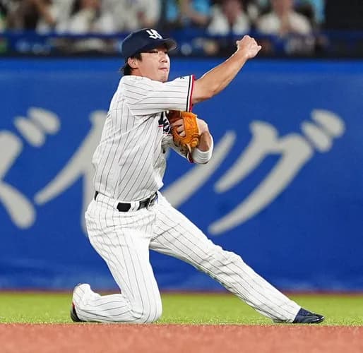 ヤクルト山田哲人が下半身の張りで登録抹消　前日24日阪神戦の３回守備から途中交代