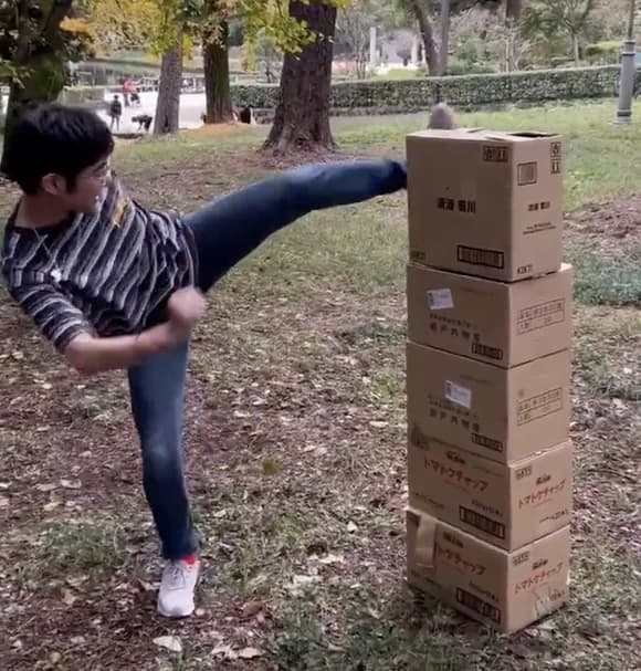 【悲報】強者男性、必殺技を全世界に公開するｗｗｗｗｗｗｗｗｗｗｗｗｗｗｗｗ