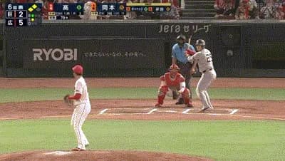 【広島対巨人19回戦】巨人、６回表無死二三塁から岡本の内野ゴロの間に三塁が生還、２点差に迫る！