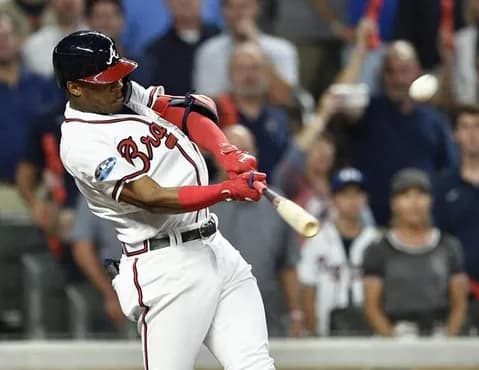 【動画】アクーニャJr.のライトからサードへの助走なしノーバウンド送球