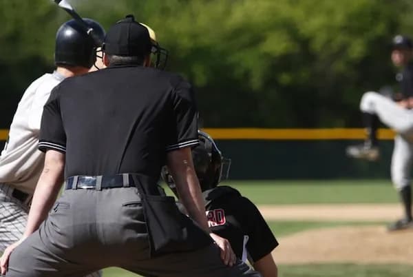 高校野球審判「炎天下で頑張ってSNSで叩かれるボランティア。今20代30代の審判はほぼいません」