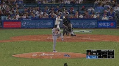 大谷翔平、第二打席で三試合連続安打となるファースト強襲の内野安打！！！！！！