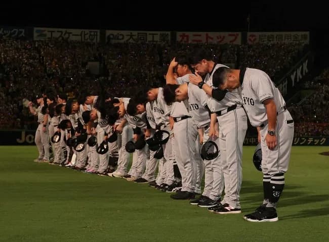 巨人・阿部監督「勝たせてあげられませんでした。すいません」　10秒ほどで会見終了