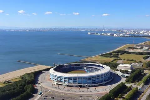 なぜ人類はたまに海沿いに野球場を建ててしまうのか…