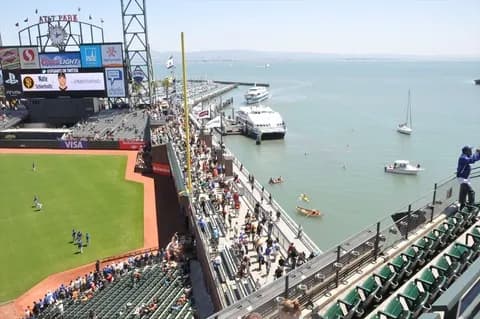 なぜ人類はたまに海沿いに野球場を建ててしまうのか