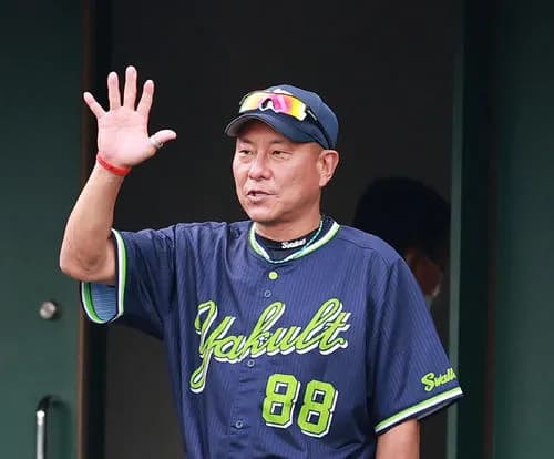 ヤクルト、高津監督（43勝66敗）を解任し池山2軍監督（33勝67敗）を昇格させる