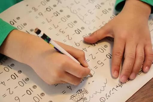 【悲報】夏休みの宿題、AIにやらせるケースが増加中ｗｗｗｗｗｗｗｗｗｗｗｗｗｗｗｗ