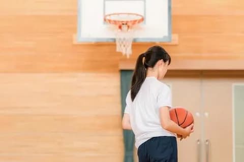 【ドン引き】高校女子バスケ部顧問、試合でのプレーが気に入らない生徒を270キロ先に置き去りにする