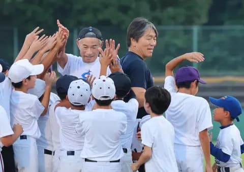 【野球】イチロー氏がサプライズ登場！　石川・七尾市での松井秀喜氏主催の野球教室で2人そろって小学生指導