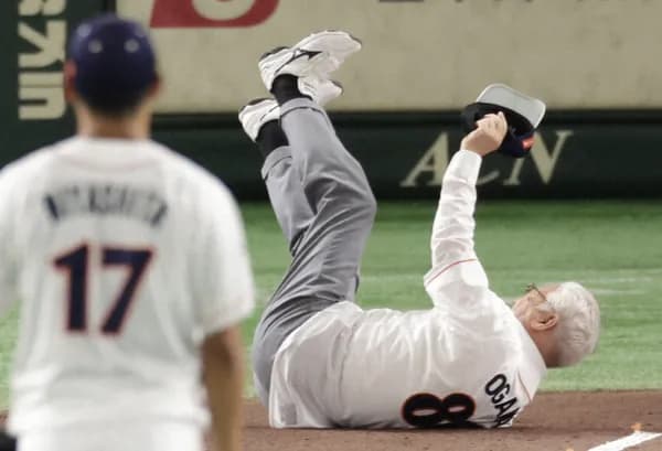 都市対抗の始球式で日立製作所の社長が日立市長にぶち当てる