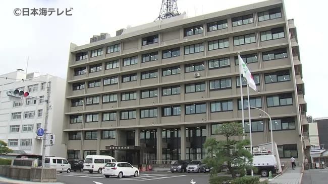 女性警察官「漏れそうだったので拳銃を洗面台の上に置いてしまいました」→処分