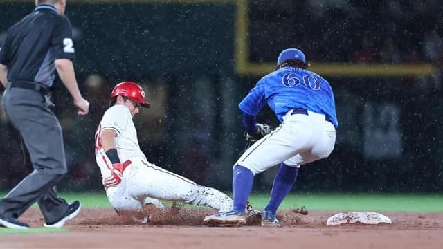 カープドラ1佐々木泰、走塁ミスを新井監督に怒られる「1歩引いて冷静に」【監督談話】