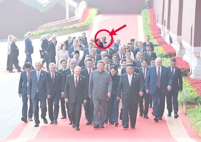 【悲報】鳩山由紀夫さん、中国の抗日戦勝パレード出席でトレンド騒ぎｗｗｗｗｗｗ