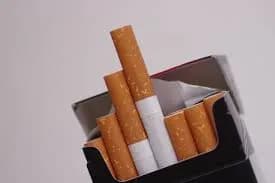 【提案】タバコってもう一箱2000円くらいでよくないか？ｗｗｗｗｗｗｗｗｗｗｗｗｗｗｗｗ