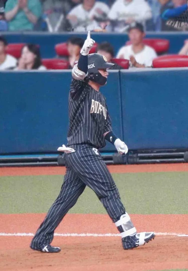 采配的中！代打西野真弘が勝ち越しタイムリーで勝利へ導く！