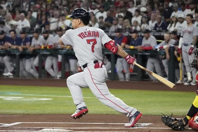 吉田正尚 .234 2本 14打点 2盗塁 OPS .629 年俸約25億2000万円