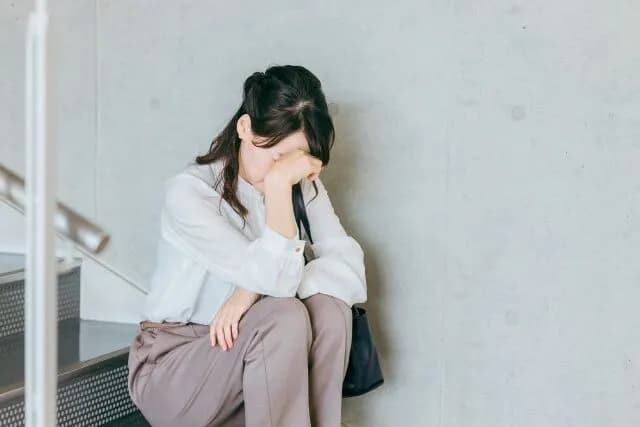 出勤する前に「俺は社会人だ!無職やフリーターの連中より上なんだ!」って玄関で叫んでるんだが
