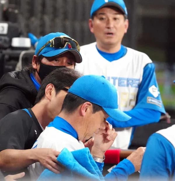 頭部バット直撃の八木打撃コーチ、脳内に一部出血と腫れで入院