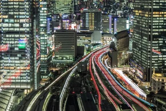 【画像】バカ「東京では電車便利！車いらん！」