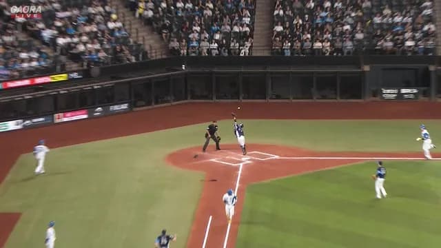 西武・ネビン、ホームゲッツーを狙ってまさかの悪送球