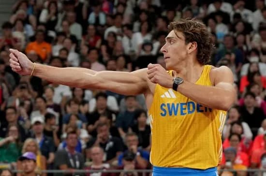 【世界陸上】世界新記録のデュプランティス、ホークスユニを着て観戦してくれていた模様