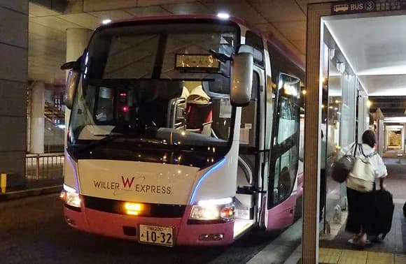 【助けて】横浜駅で夜行バス乗り遅れて、詰んだンゴｗｗｗｗｗｗ