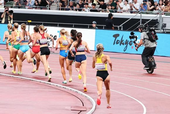 【動画】世界陸上、スタッフが危うく死にそうになる・・・・・